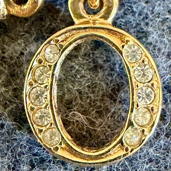 Dior VTG 90s D-I-O-R logo letter charm clip earrings, gold plated/crystals, EUC - Picture 12 of 13